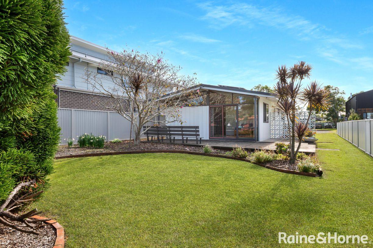 39 Ravenscliffe Road — photo from Raine & Horne Shoalhaven Heads
