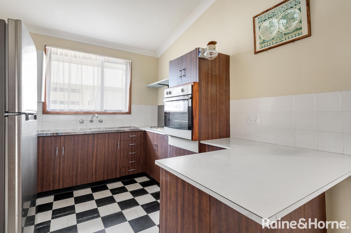 39 Ravenscliffe Road — photo 4 of 6