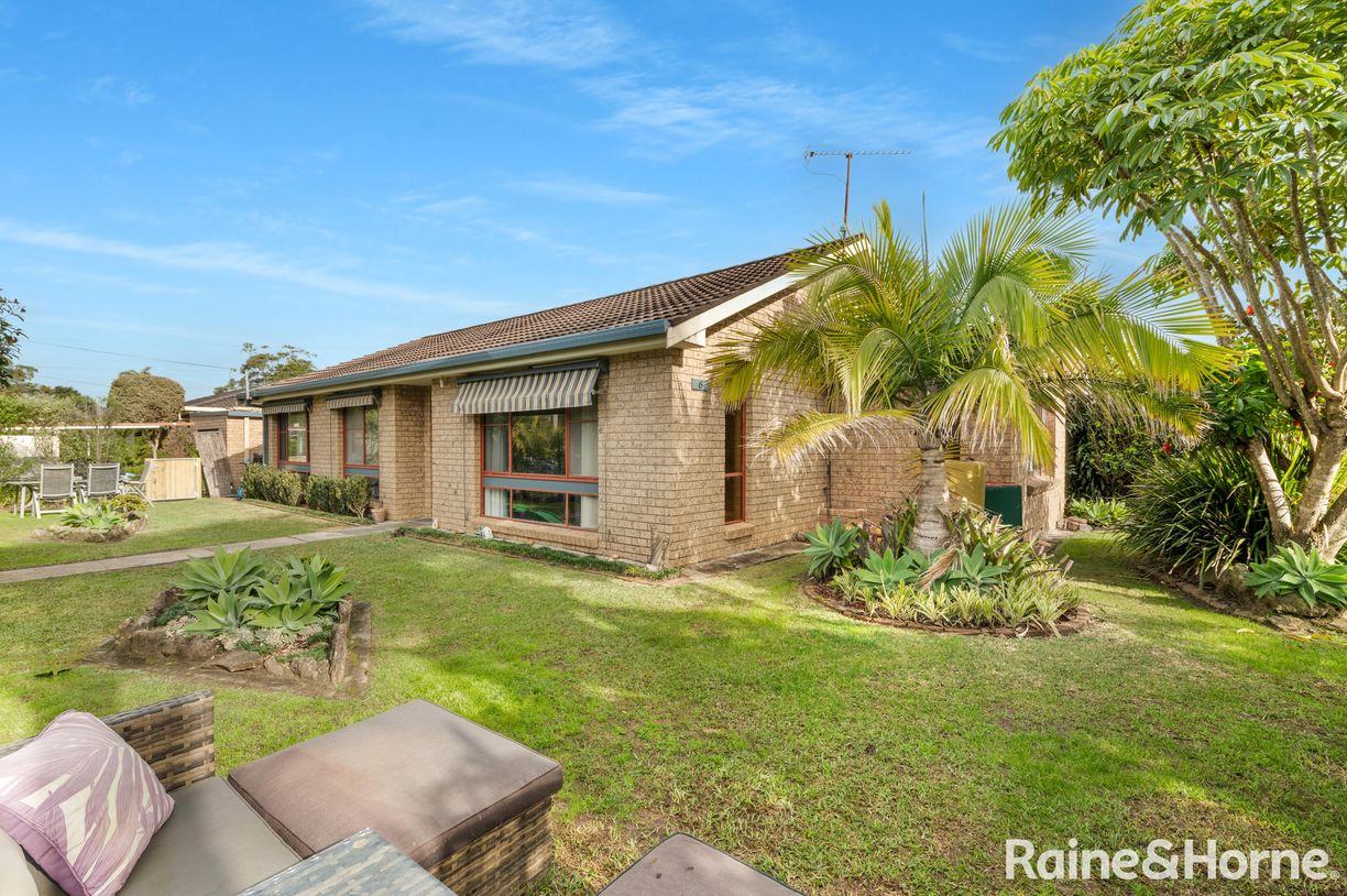 6 Lovegrove Street — photo from Raine & Horne Shoalhaven Heads