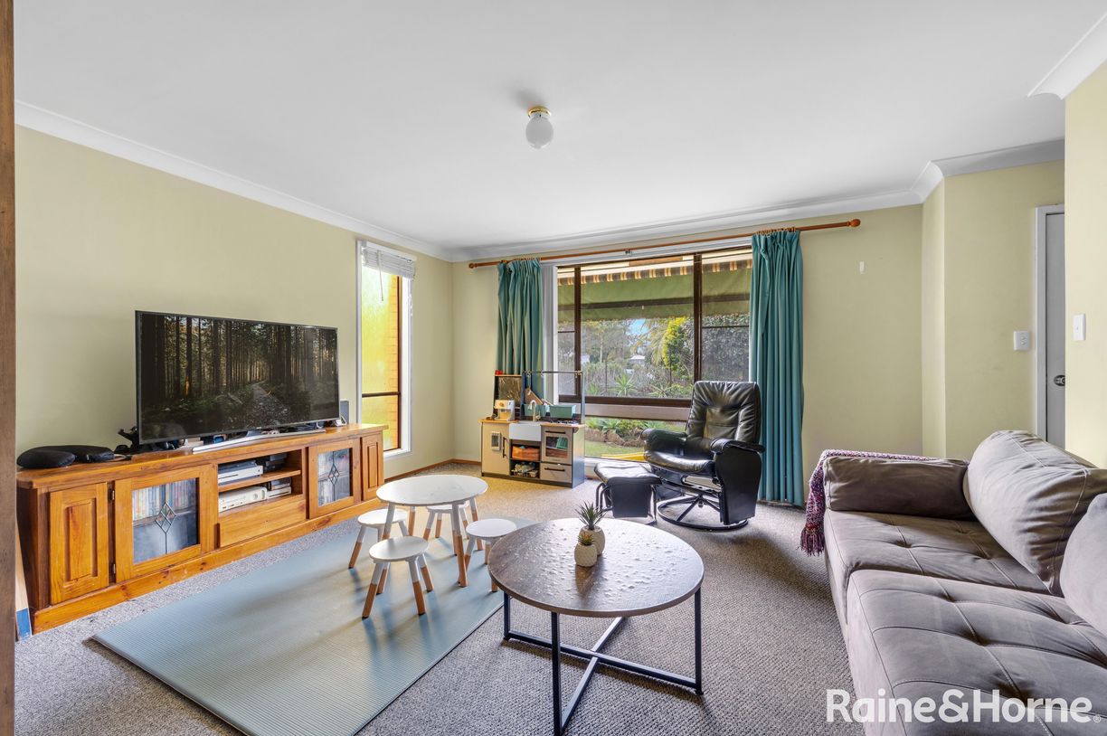 6 Lovegrove Street — photo 2 of 6