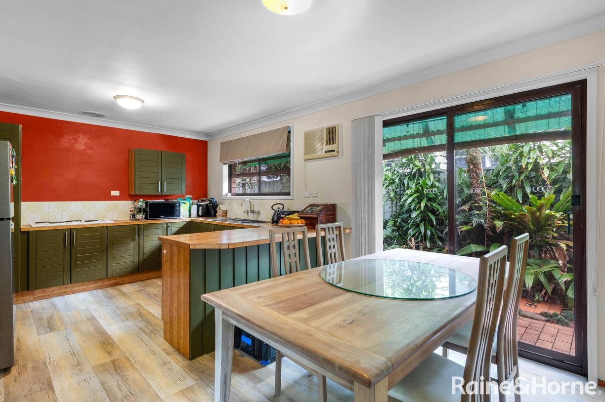 6 Lovegrove Street — photo 4 of 6