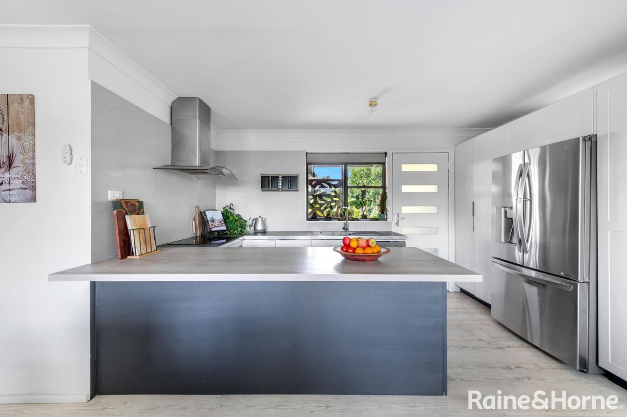 40 Golden Hill Avenue — photo 3 of 14