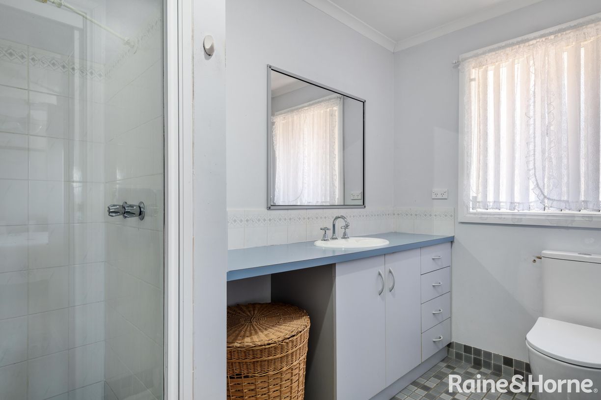 5 Lovegrove Street — photo 9 of 12