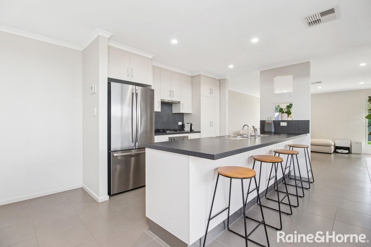 8 Waterlily Terrace — photo 3 of 14