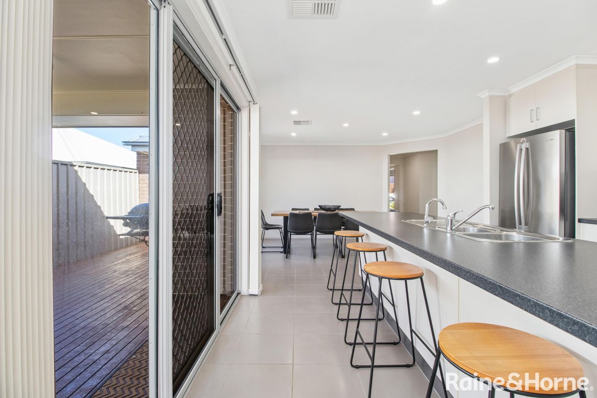8 Waterlily Terrace — photo 4 of 14