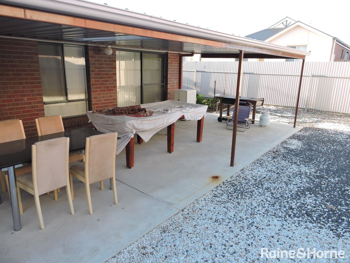 94 Hindmarsh Road — photo 11 of 13