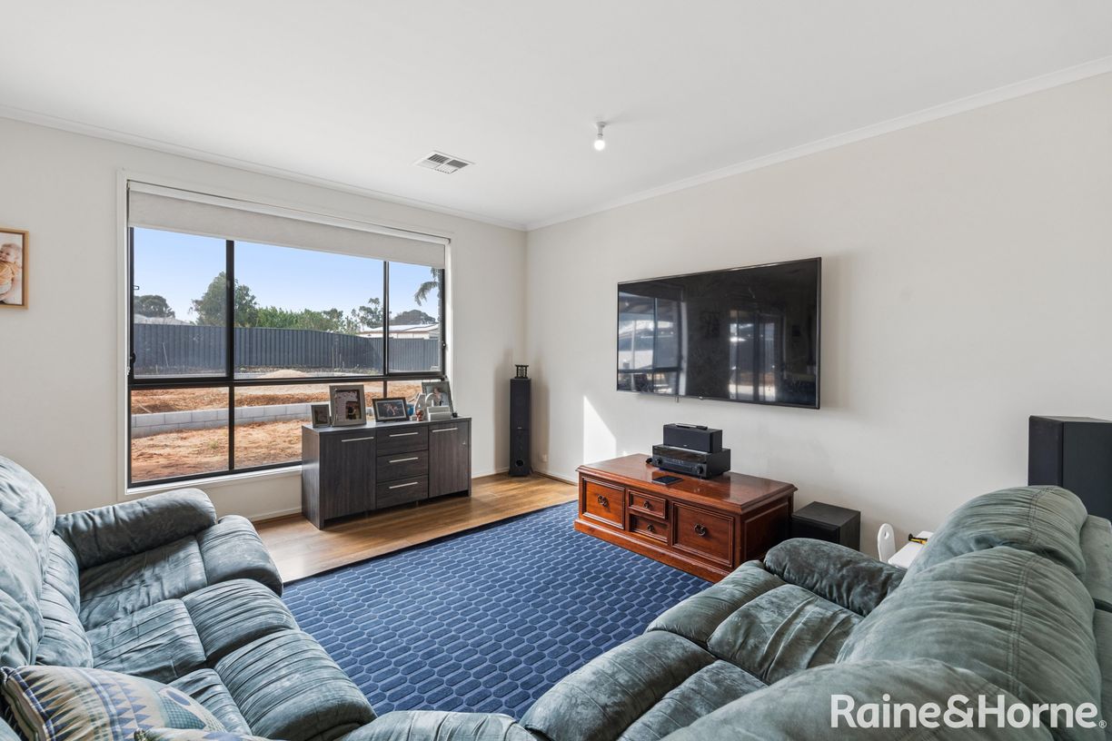 144A Hindmarsh Road — photo 4 of 15