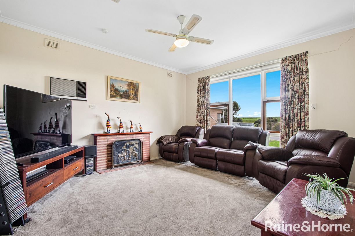 35 Doyle Road — photo 4 of 13
