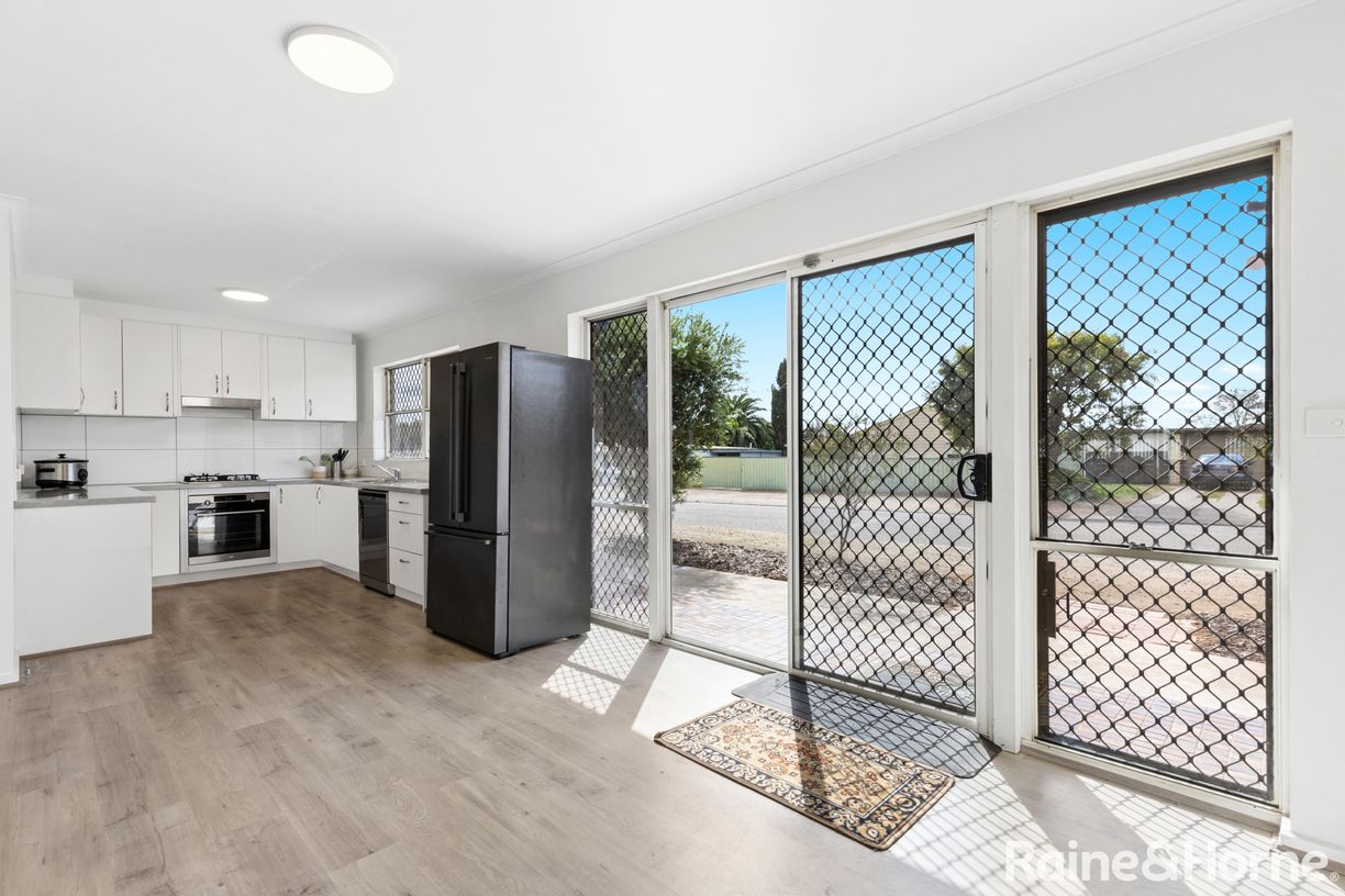 2 Lorraine Street — photo 3 of 13
