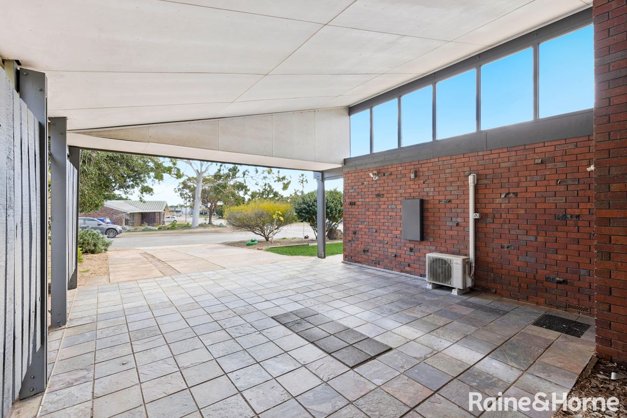 2 Lorraine Street — photo 10 of 13