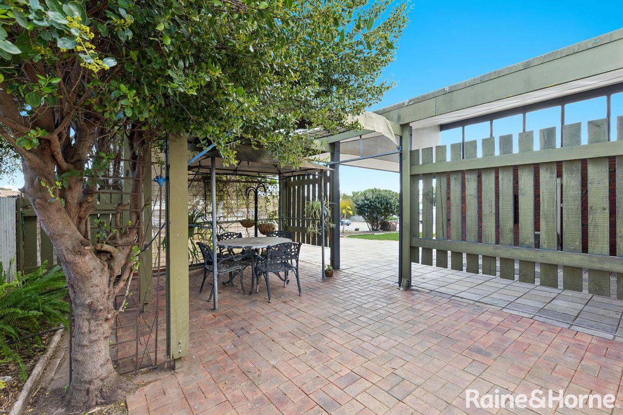 2 Lorraine Street — photo 11 of 13