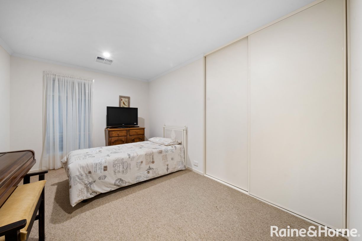 8 Wetlands Close — photo 12 of 18