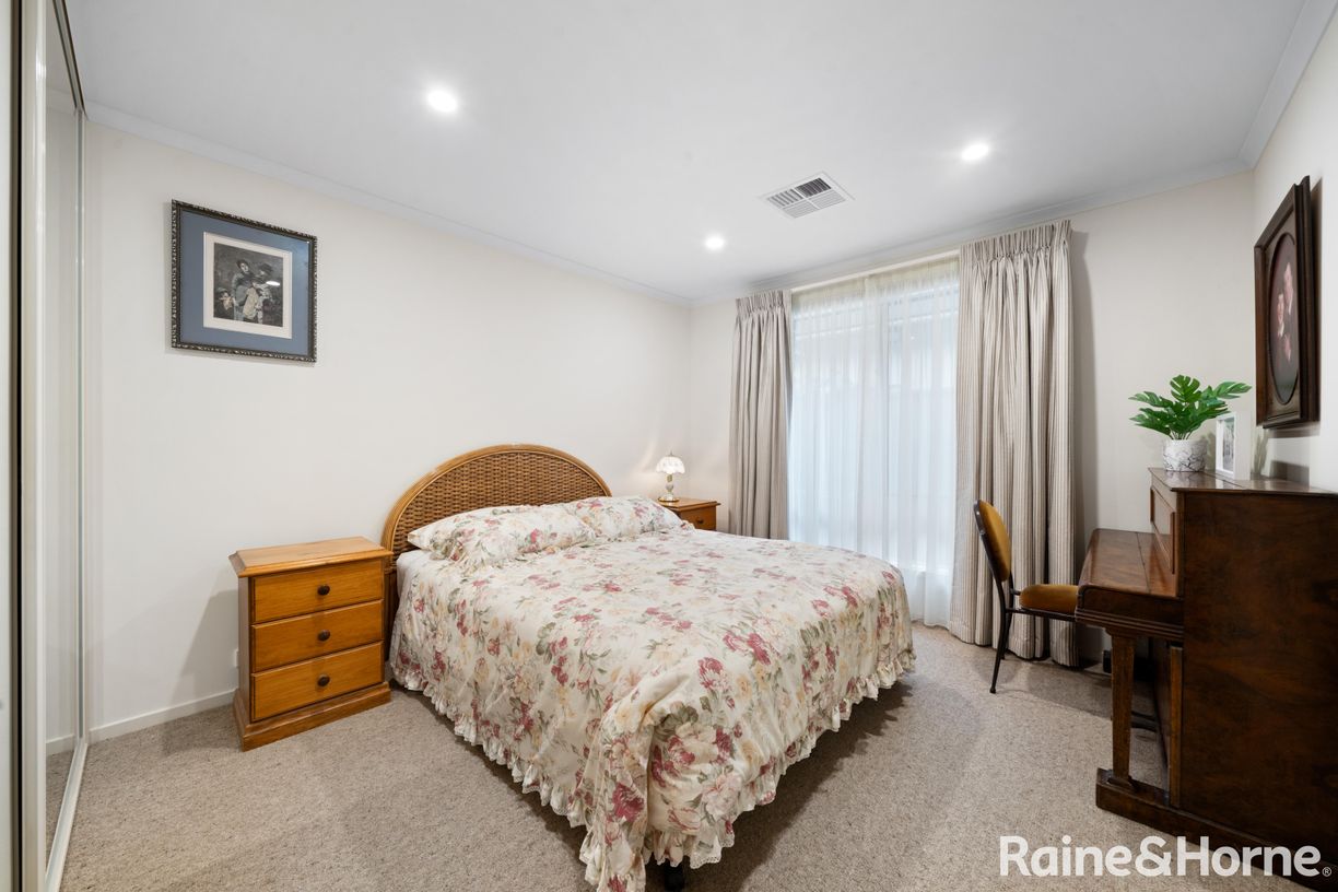 8 Wetlands Close — photo 13 of 18