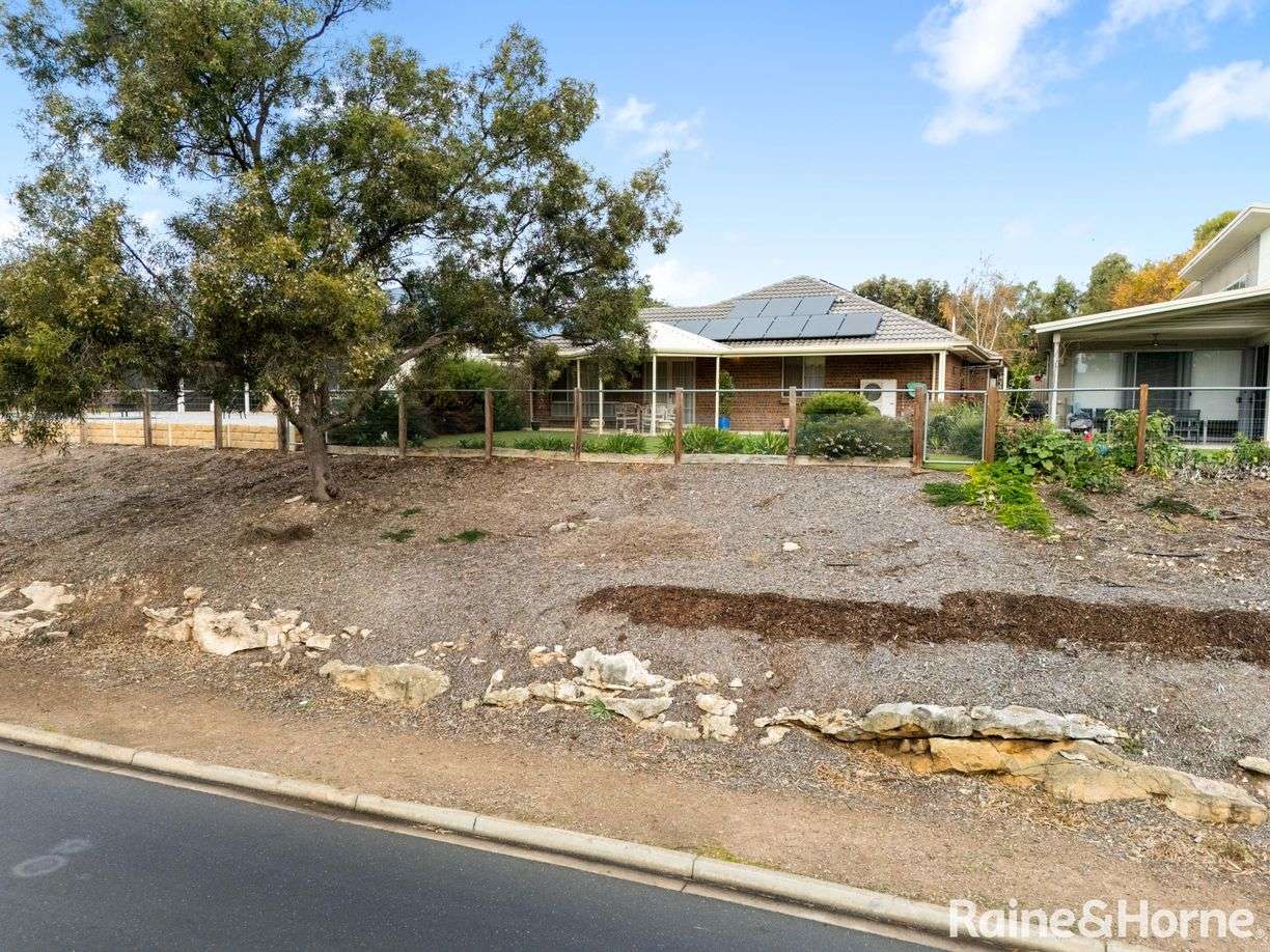 8 Wetlands Close — photo 17 of 18