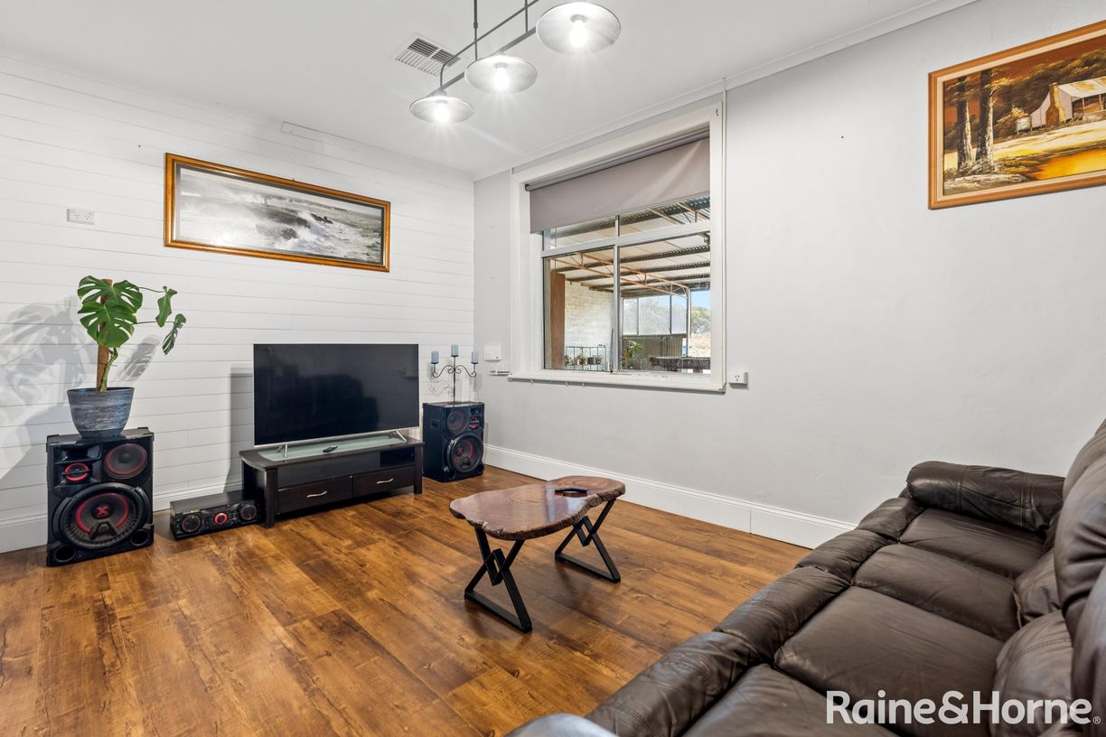 212 Thomas Street — photo 5 of 16