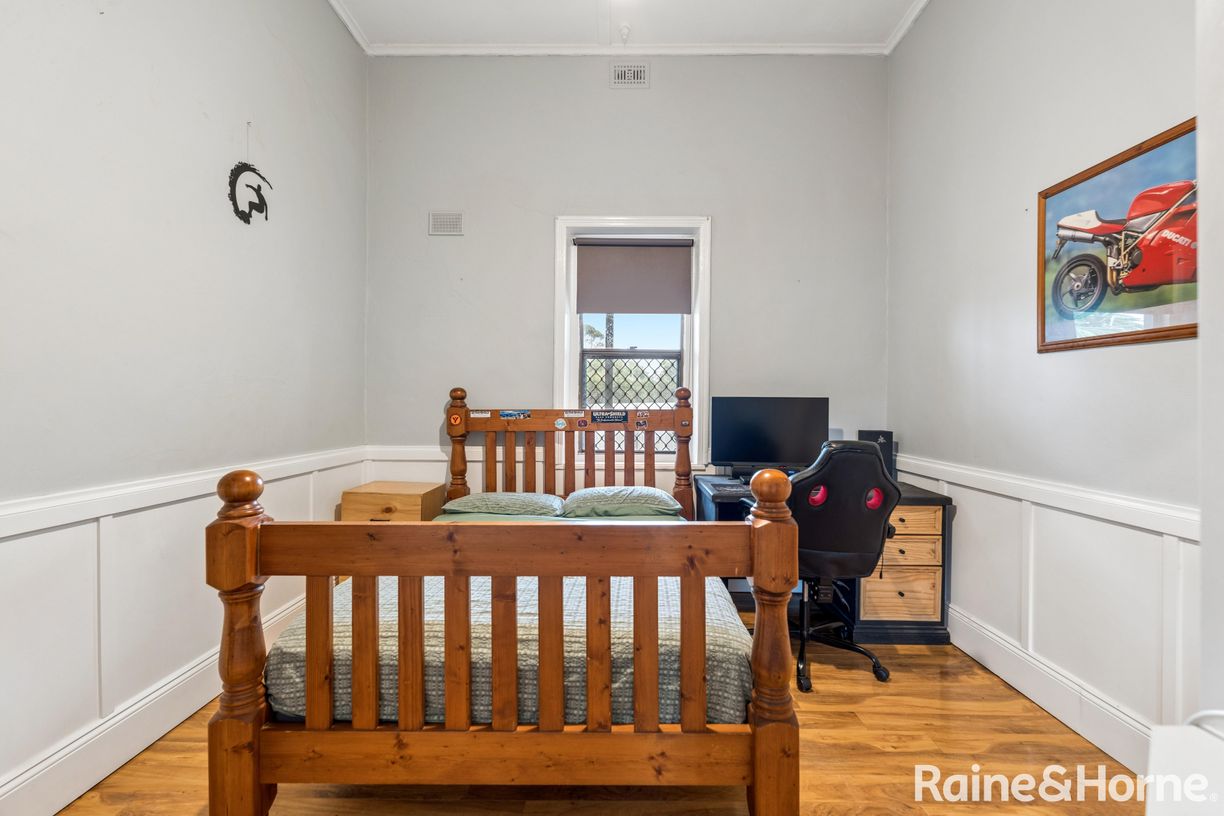 212 Thomas Street — photo 9 of 16