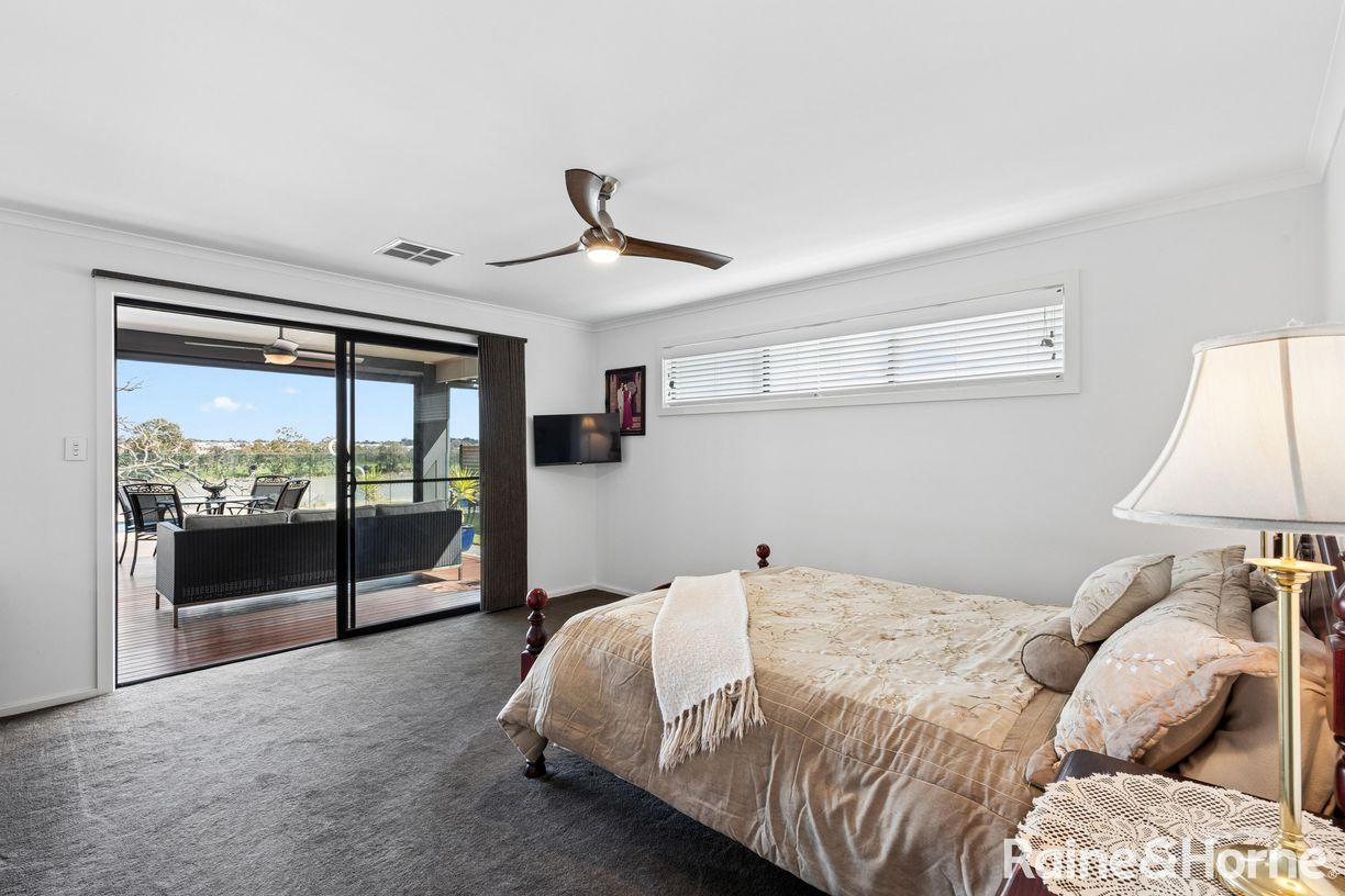 25 Queen Louisa Drive — photo 6 of 25