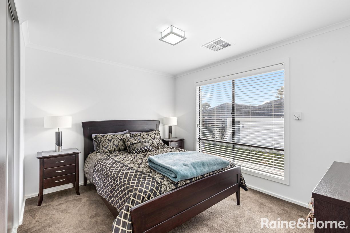 25 Queen Louisa Drive — photo 9 of 25