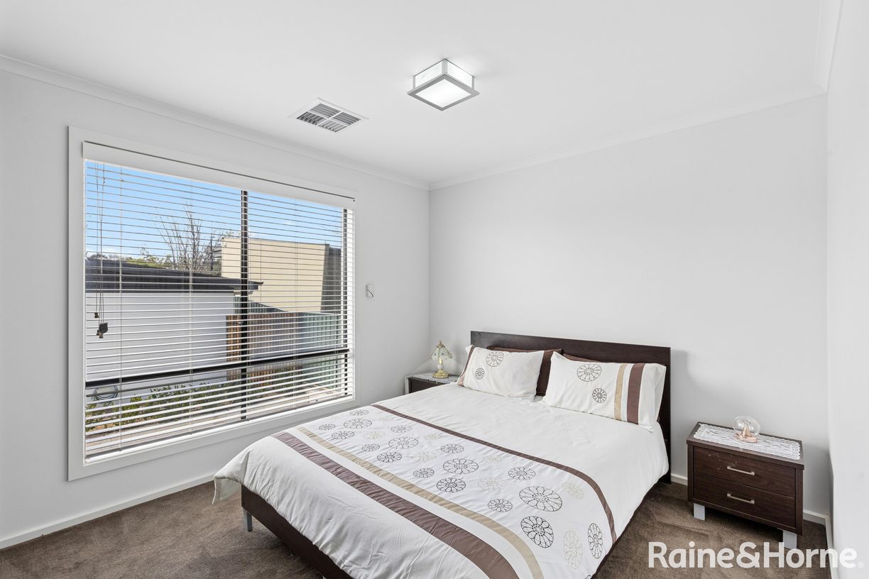 25 Queen Louisa Drive — photo 12 of 25