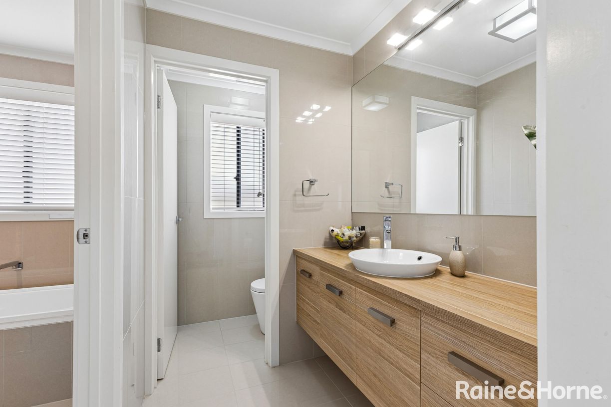 25 Queen Louisa Drive — photo 13 of 25