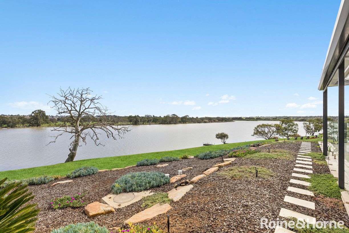 25 Queen Louisa Drive — photo 17 of 25