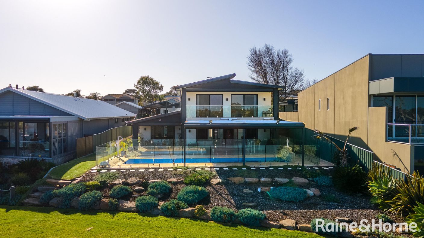 25 Queen Louisa Drive — photo 21 of 25