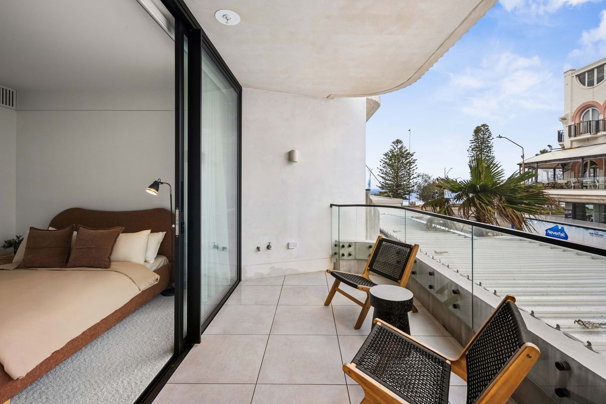 101/124 Campbell Parade — photo from Raine & Horne Double Bay