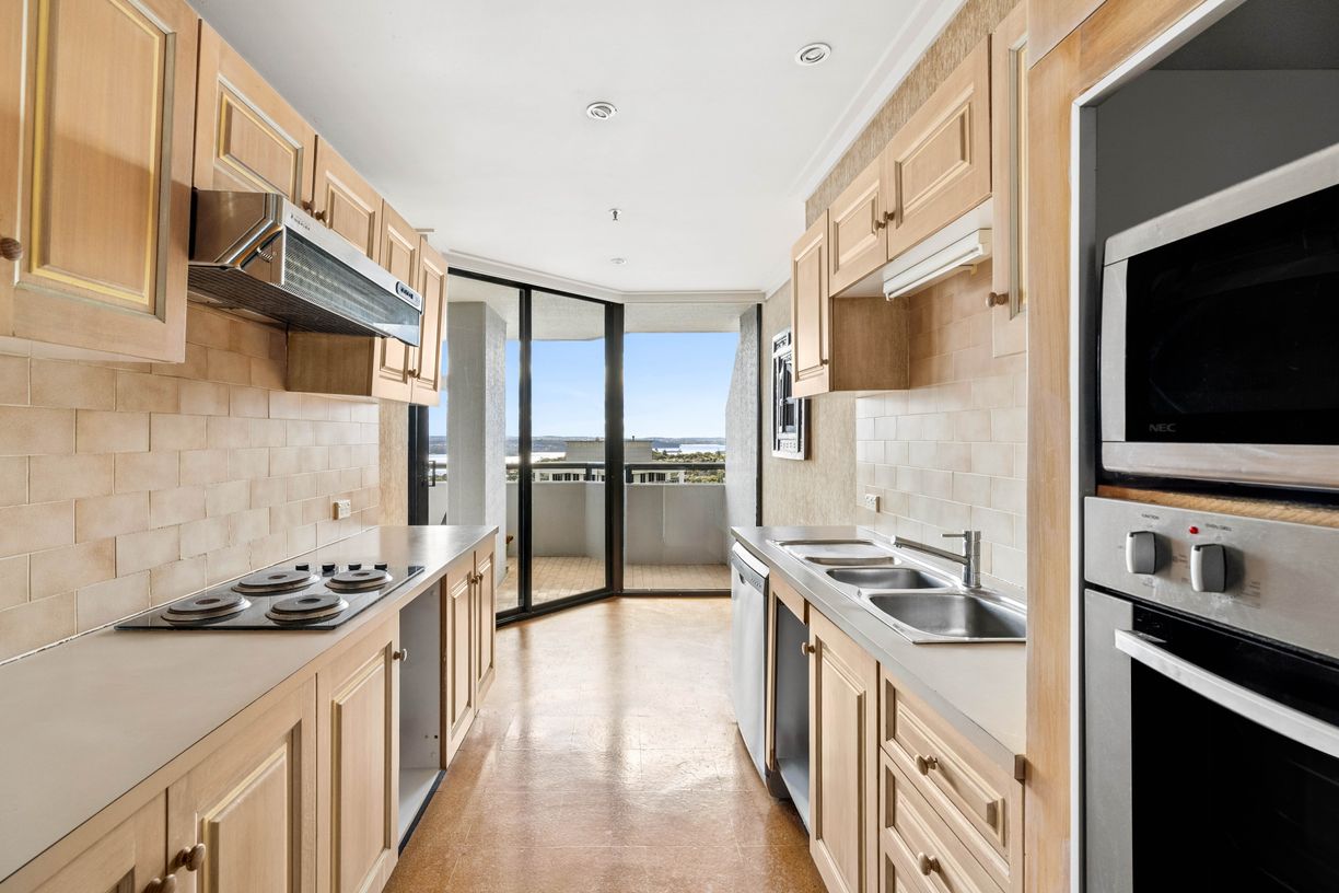 2601/71-85 Spring Street — photo 7 of 17
