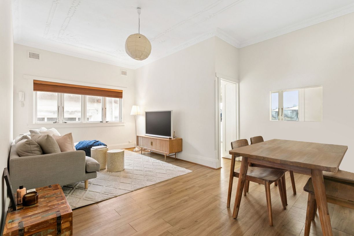 5/23 Beach Road — photo from Raine & Horne Double Bay