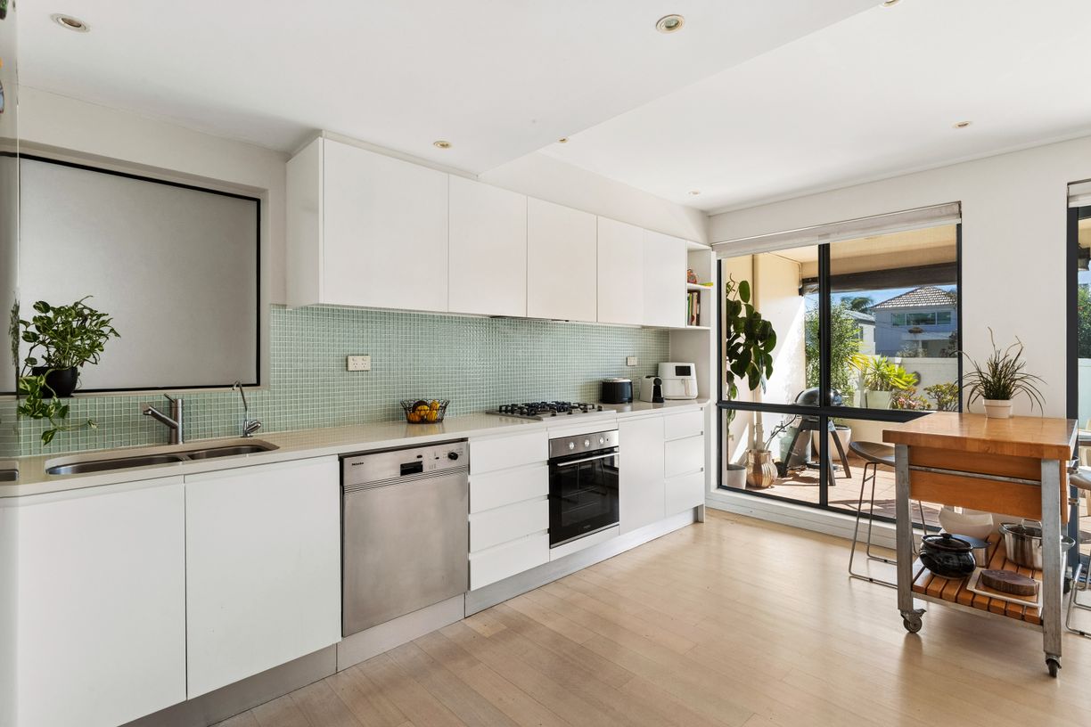 3/8-12 Frederick Street — photo 3 of 10