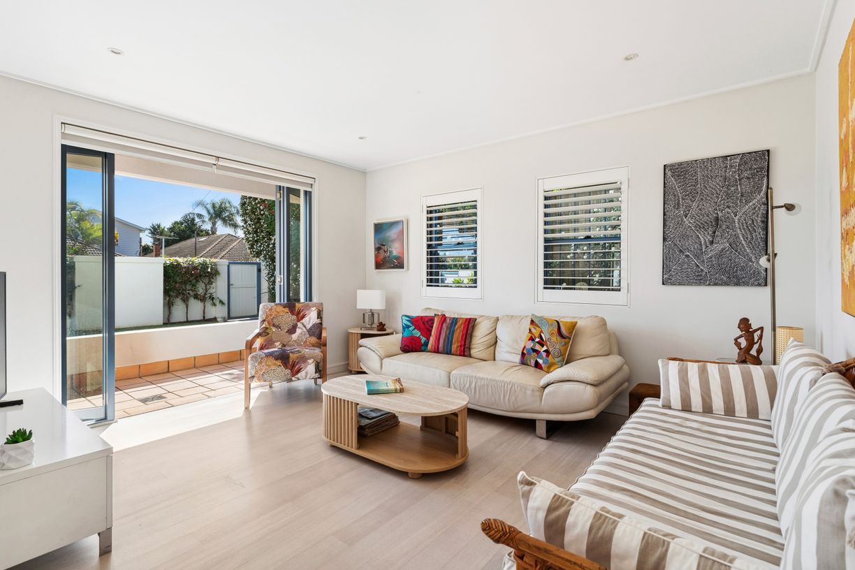 3/8-12 Frederick Street — photo from Raine & Horne Double Bay