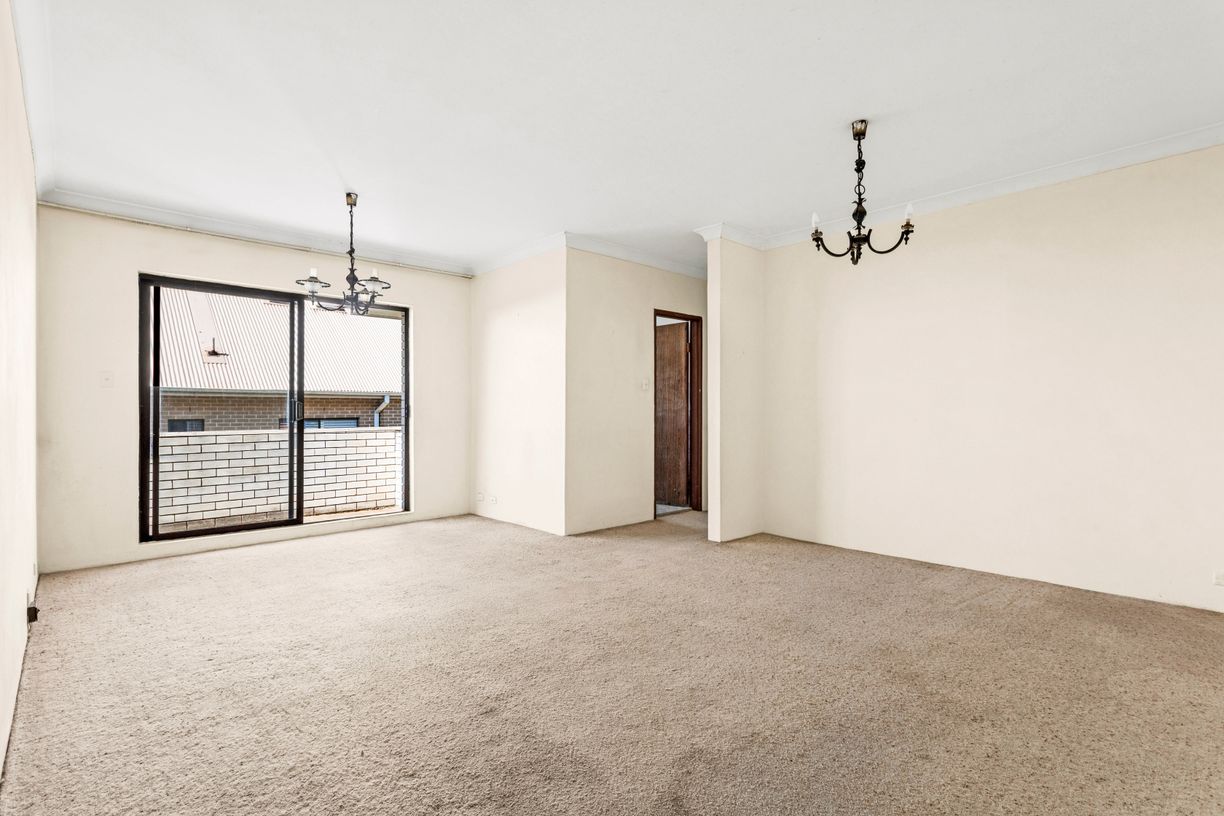 9/68 Beach Road — photo from Raine & Horne Double Bay