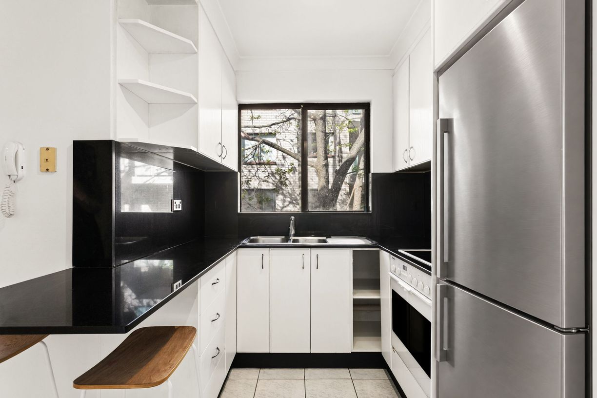 3/112-134 Hall Street — photo 3 of 8