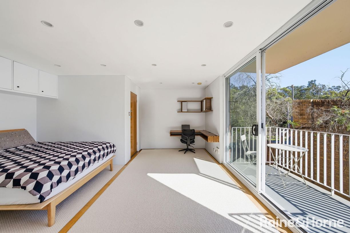 4/660 Barrenjoey Road — photo from Raine & Horne