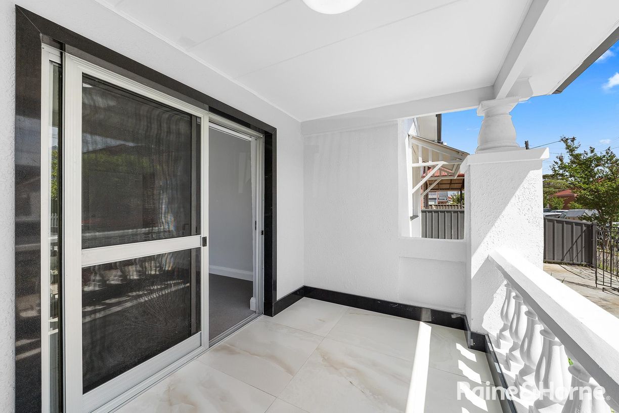 87 Middlemiss Street — photo 3 of 10