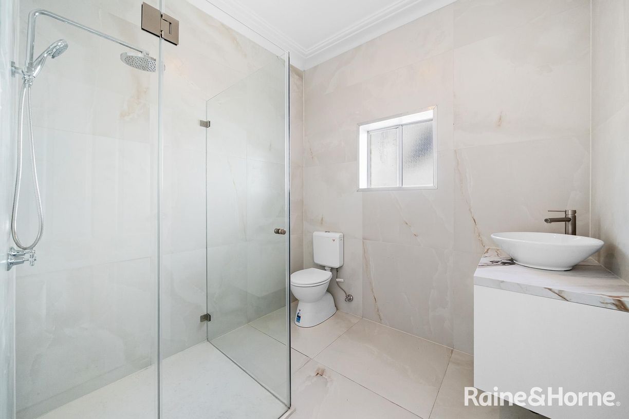 87 Middlemiss Street — photo 7 of 10