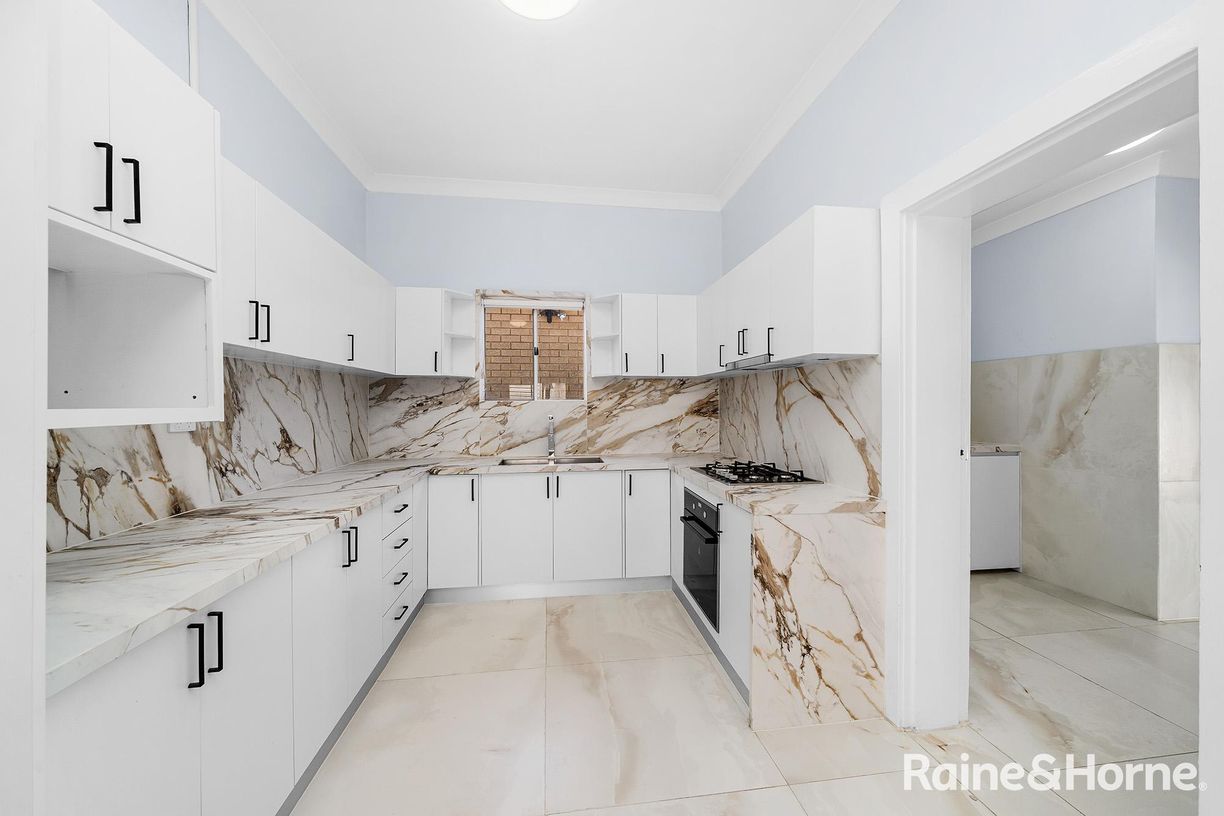 87 Middlemiss Street — photo 8 of 10