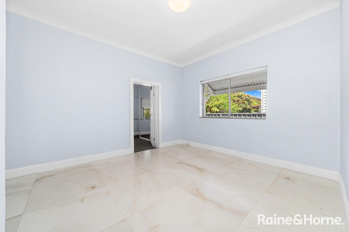 87 Middlemiss Street — photo 9 of 10