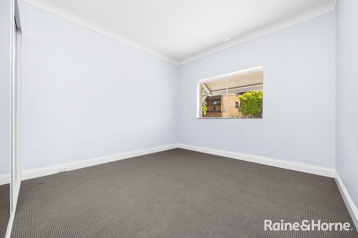 87 Middlemiss Street — photo 5 of 10