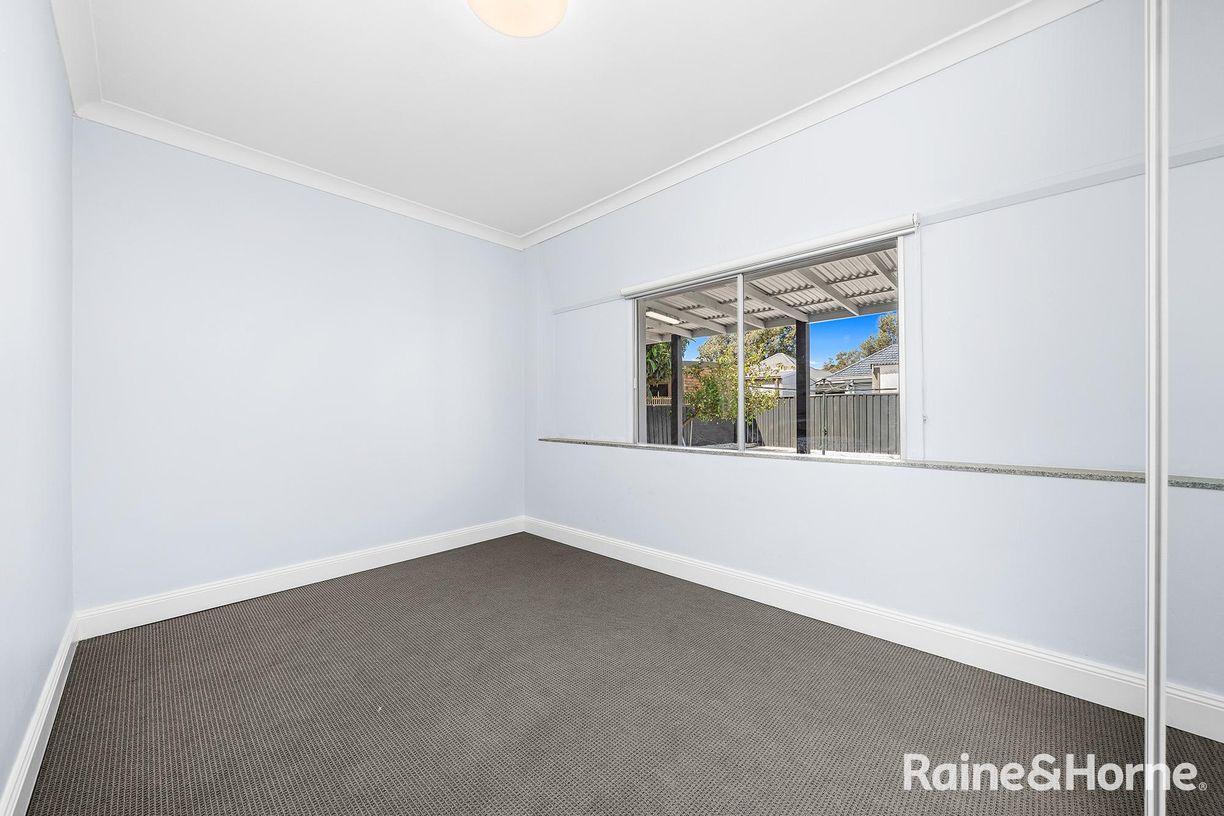 87 Middlemiss Street — photo 6 of 10
