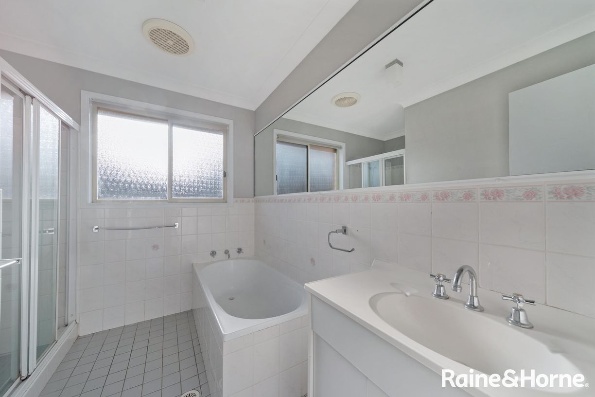 26 Endeavour Avenue — photo 8 of 17