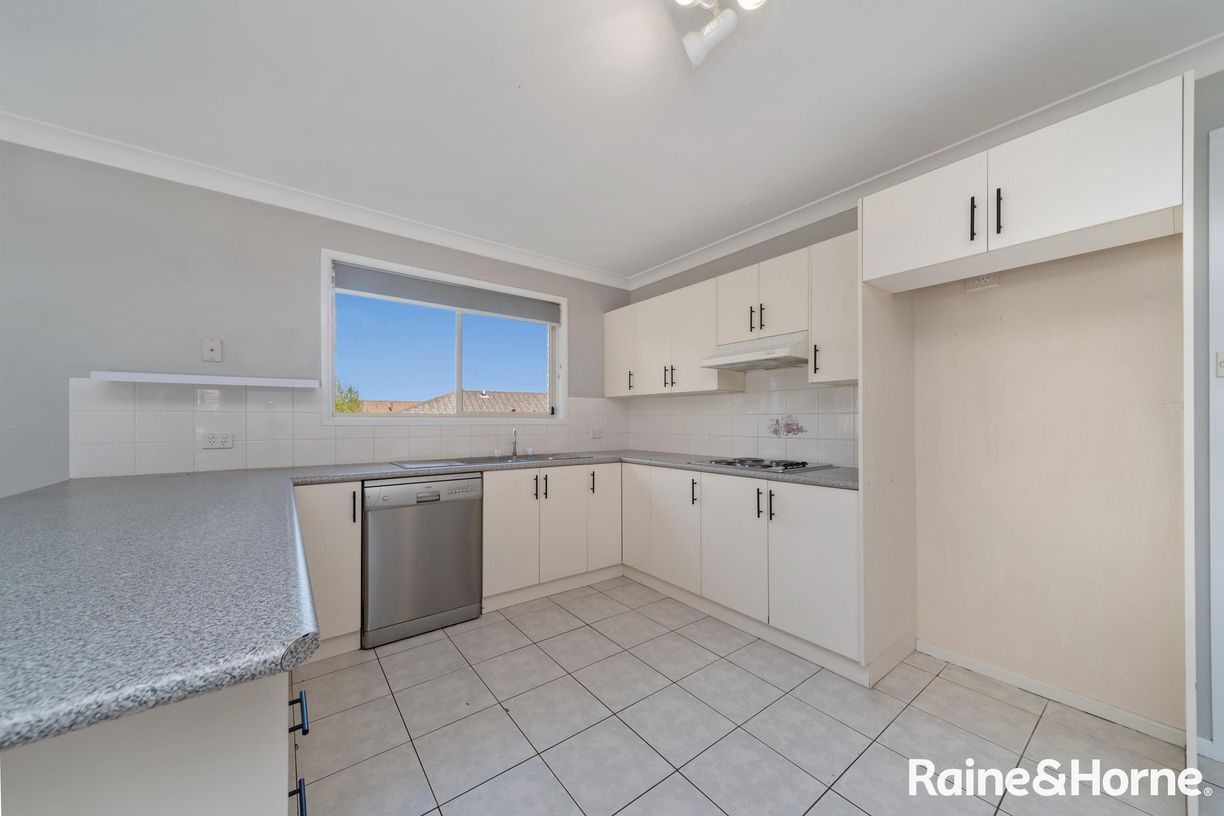 26 Endeavour Avenue — photo 5 of 17