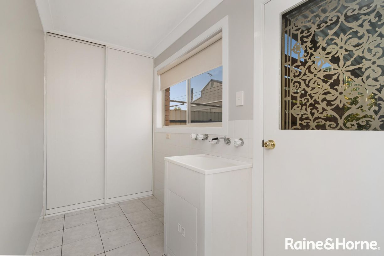 26 Endeavour Avenue — photo 12 of 17