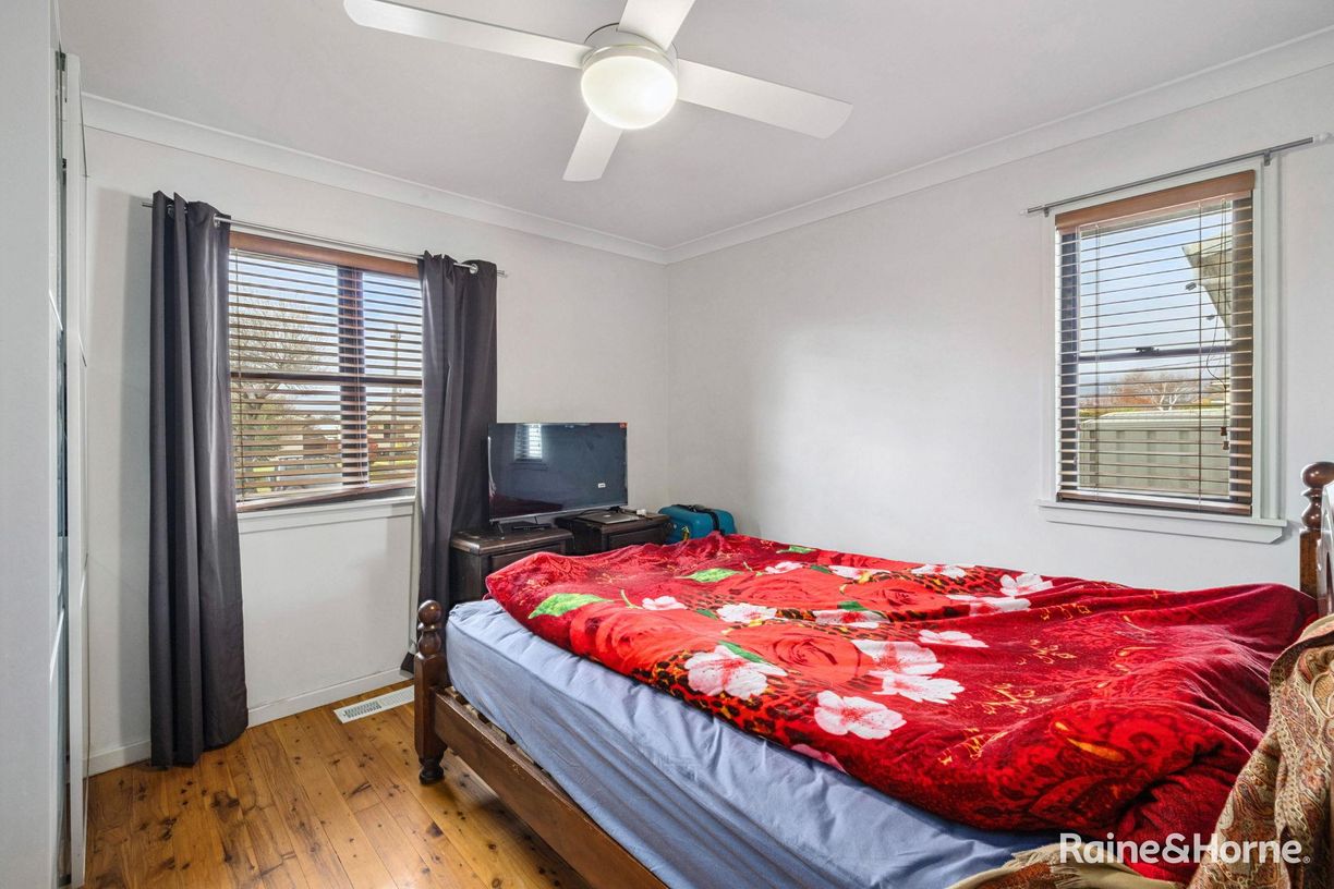 24 Chisholm St — photo 7 of 24