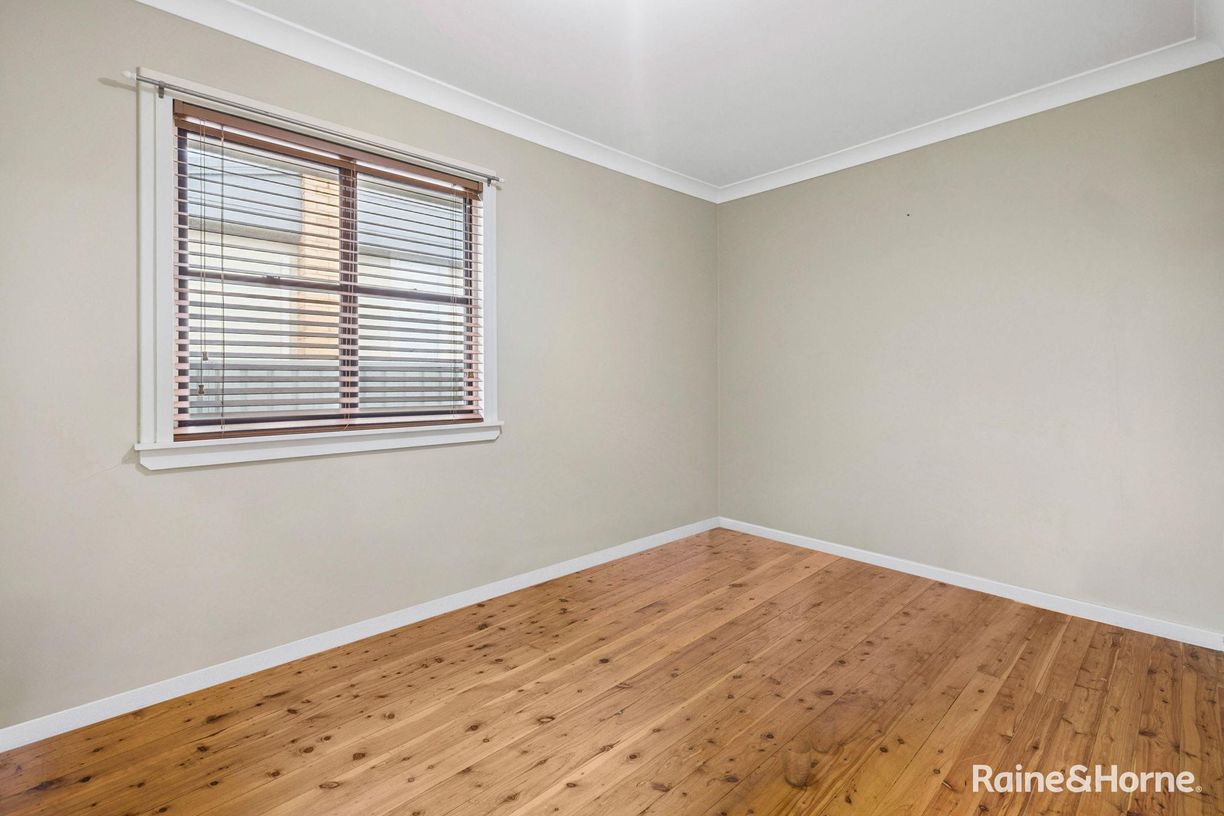 24 Chisholm St — photo 8 of 24
