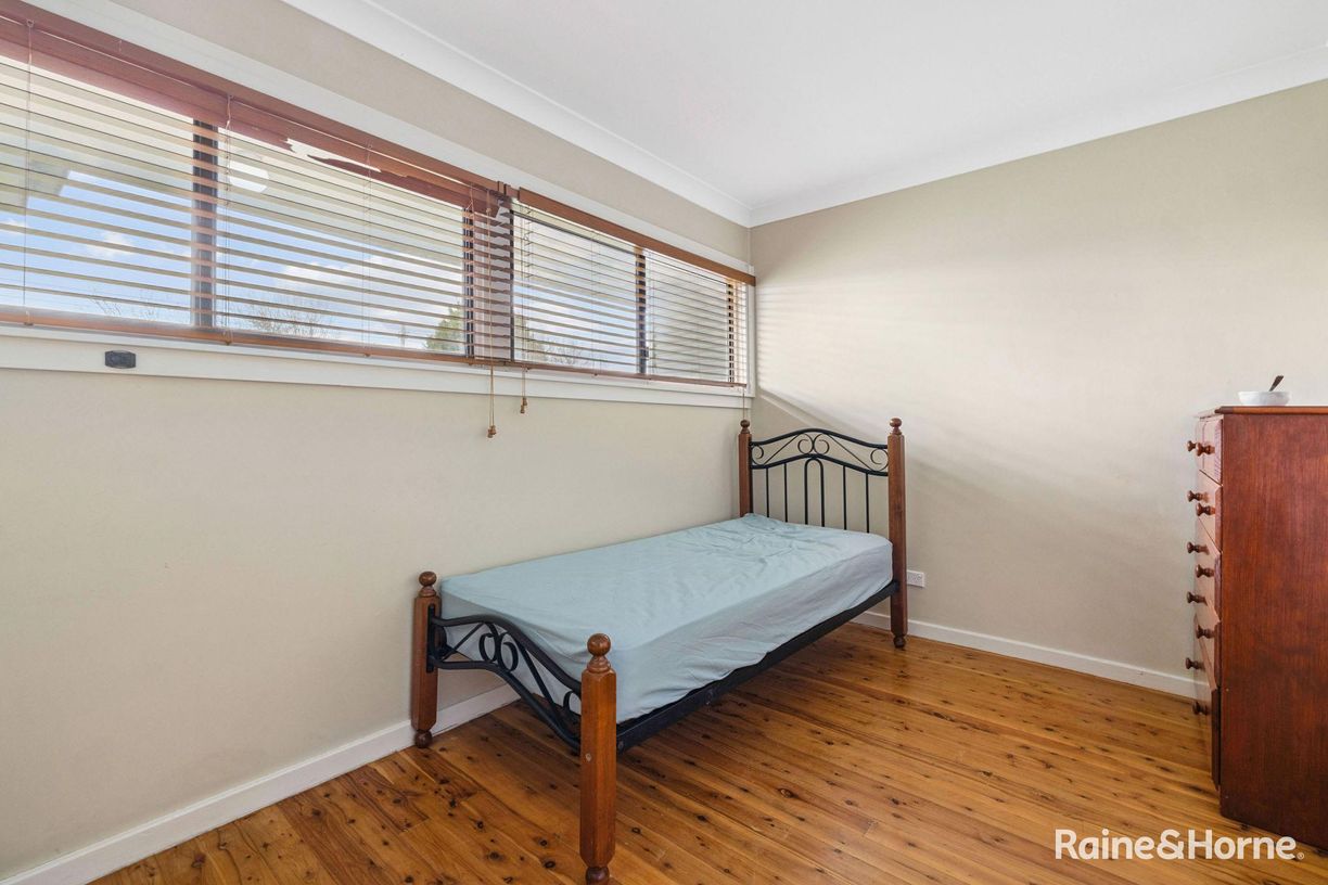 24 Chisholm St — photo 6 of 24