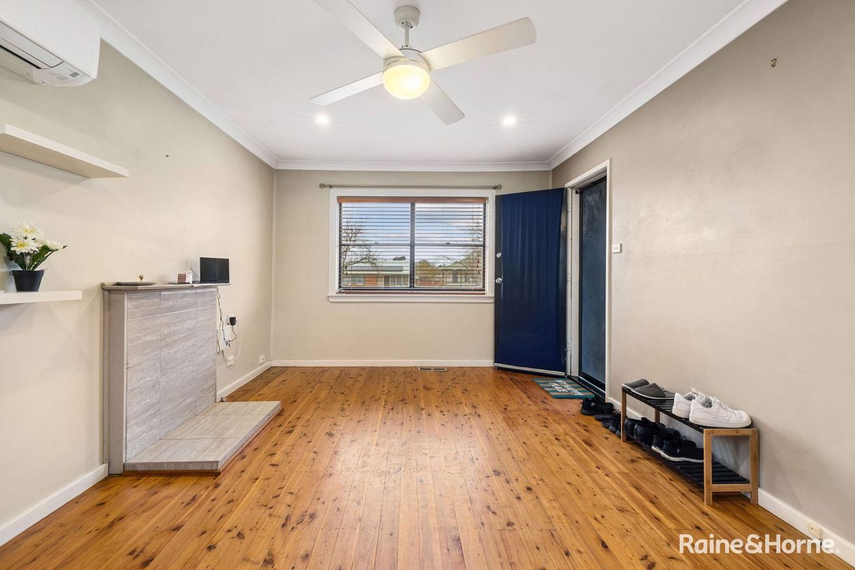 24 Chisholm St — photo 3 of 24