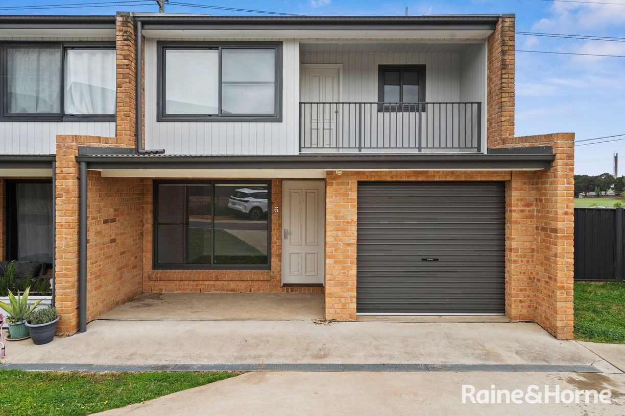 6/1 Brewer Street — photo from Raine & Horne