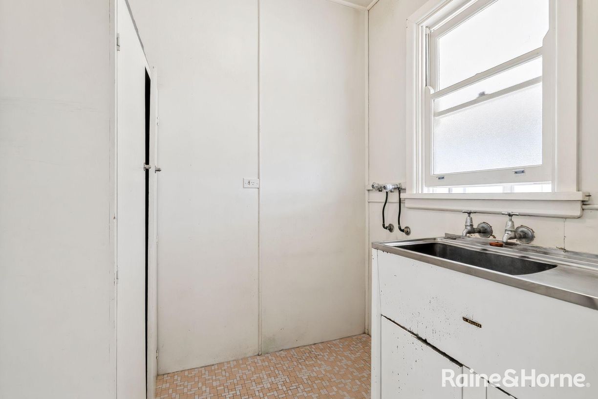 38 Rhoda Street — photo 10 of 19