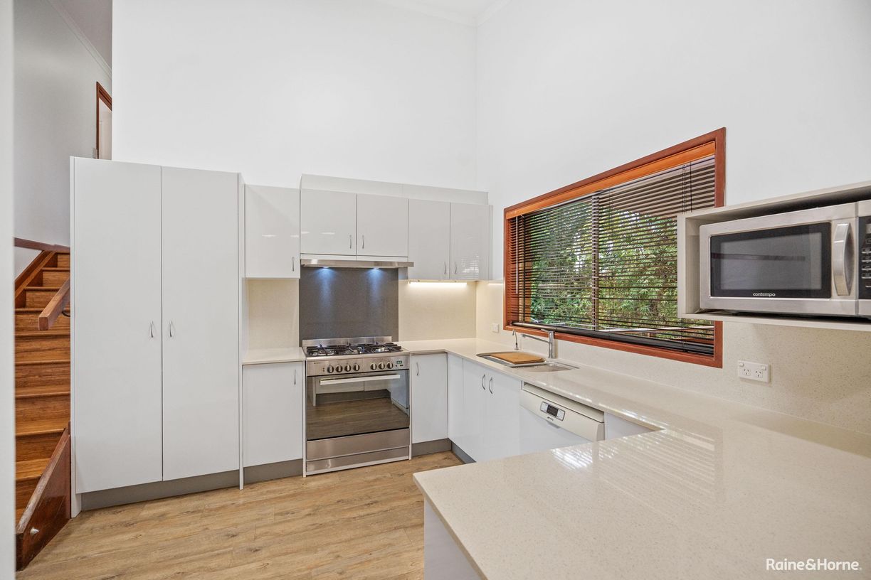 114 Elizabeth Street — photo 4 of 20
